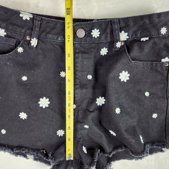 PacSun Daisy Embroidery High Rise Denim Festival Shorts Size 28 Black - Picture 8 of 12